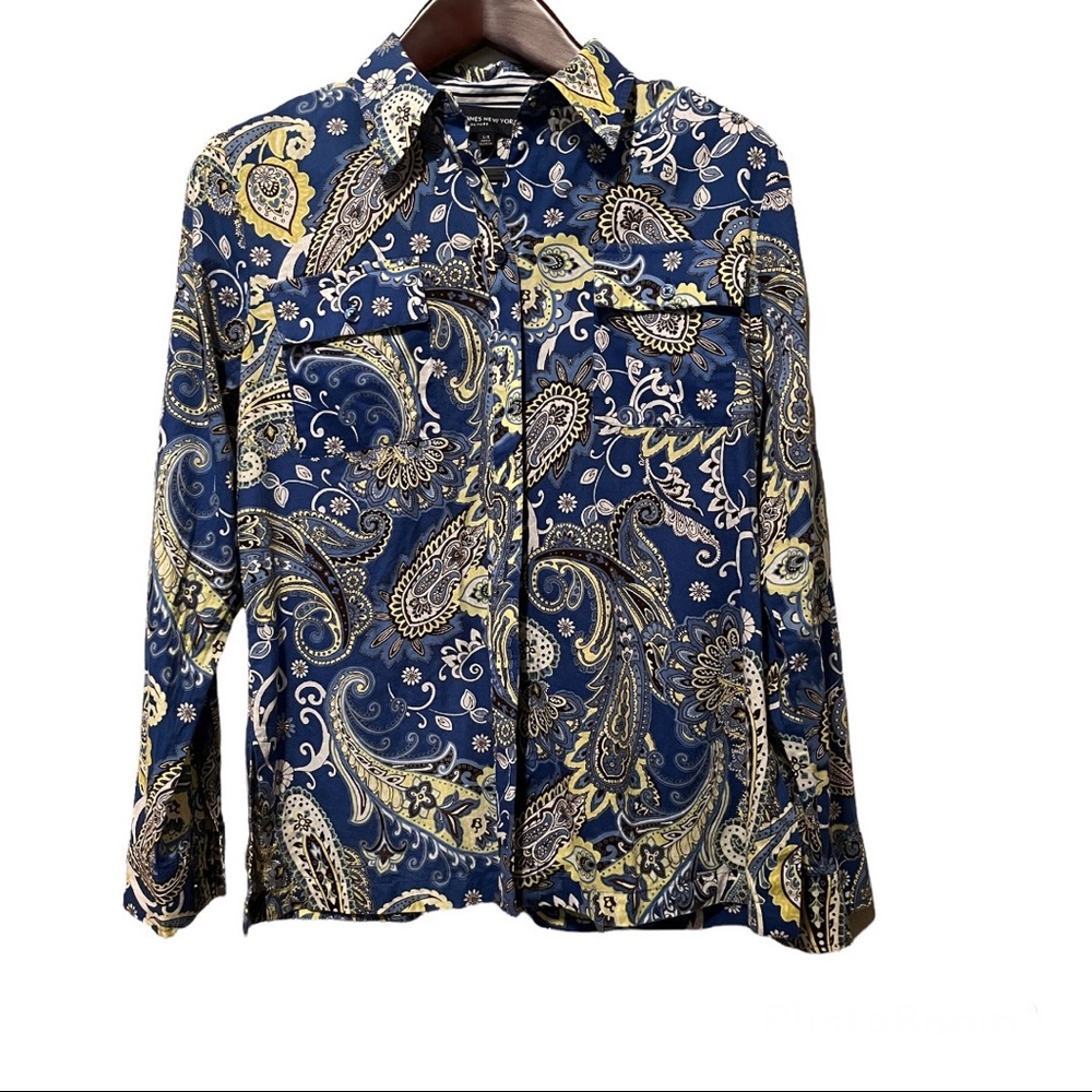 Jones New York Signature.  button up. Full sleeves adjustable to 3/4 sleeve.